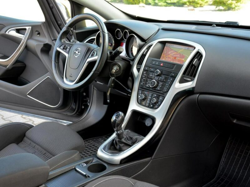 Opel Astra GTC Innovation bi-Xenon Ledy Navi 2xParktr. Alu17 Aso Opel J (2009-2019)