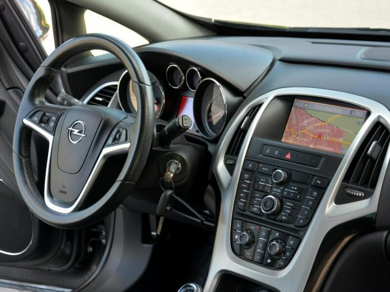 Opel Astra GTC Innovation bi-Xenon Ledy Navi 2xParktr. Alu17 Aso Opel J (2009-2019)