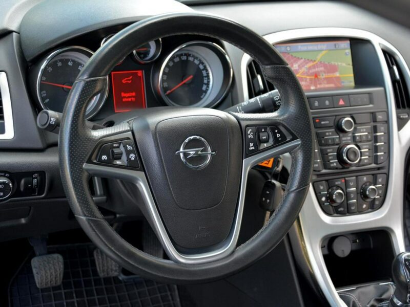 Opel Astra GTC Innovation bi-Xenon Ledy Navi 2xParktr. Alu17 Aso Opel J (2009-2019)