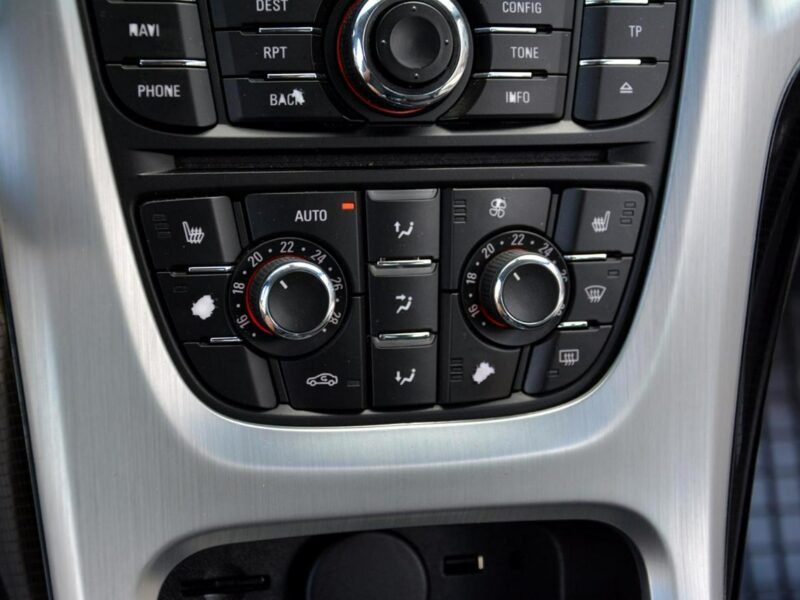 Opel Astra GTC Innovation bi-Xenon Ledy Navi 2xParktr. Alu17 Aso Opel J (2009-2019)
