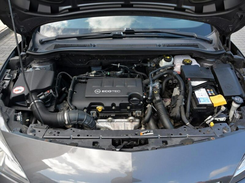 Opel Astra GTC Innovation bi-Xenon Ledy Navi 2xParktr. Alu17 Aso Opel J (2009-2019)
