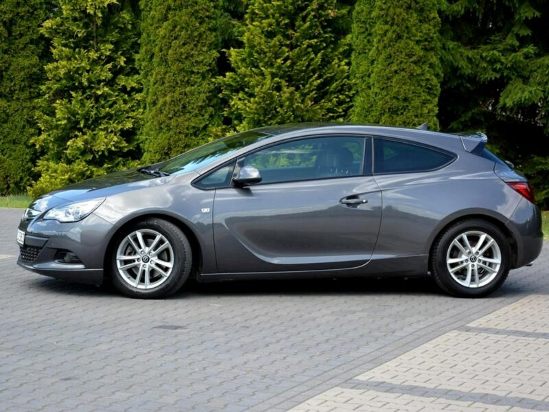 Opel Astra GTC Innovation bi-Xenon Ledy Navi 2xParktr. Alu17 Aso Opel J (2009-2019)