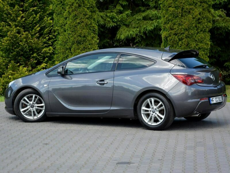 Opel Astra GTC Innovation bi-Xenon Ledy Navi 2xParktr. Alu17 Aso Opel J (2009-2019)