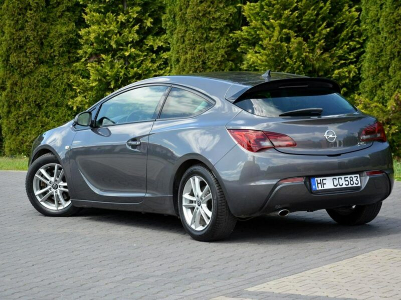 Opel Astra GTC Innovation bi-Xenon Ledy Navi 2xParktr. Alu17 Aso Opel J (2009-2019)