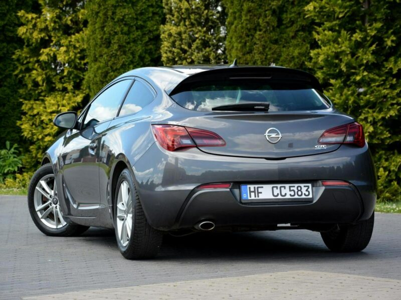 Opel Astra GTC Innovation bi-Xenon Ledy Navi 2xParktr. Alu17 Aso Opel J (2009-2019)