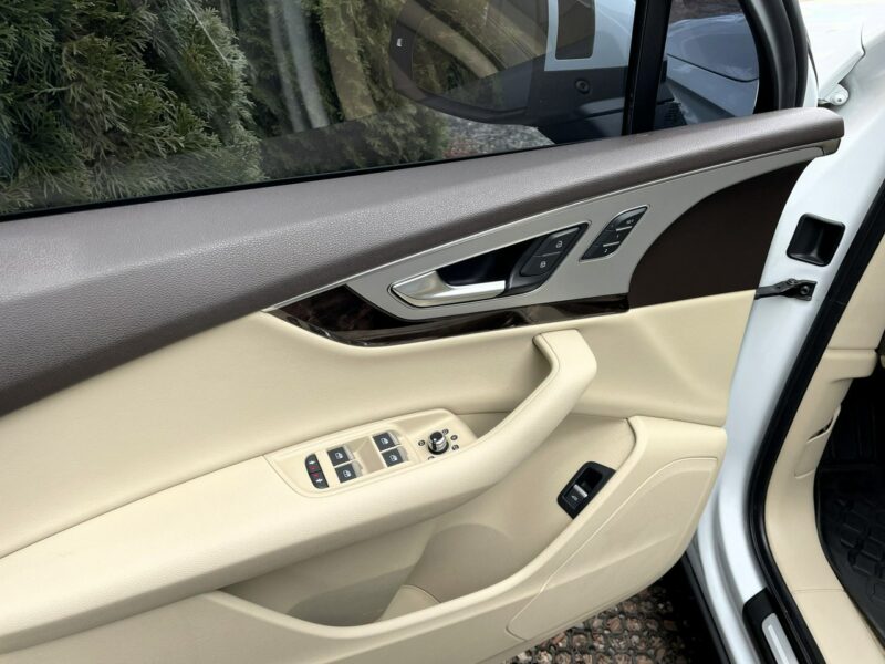 Audi Q7 7-Osobowa, 4x4, HAK, LED, Klima, Navi, Tempomat, Asystent, Wentyle,USB III (2015-)
