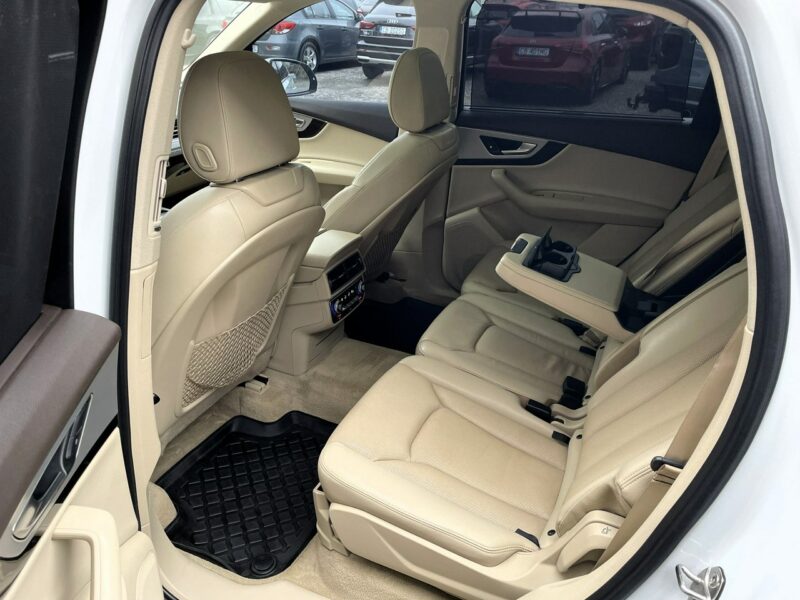 Audi Q7 7-Osobowa, 4x4, HAK, LED, Klima, Navi, Tempomat, Asystent, Wentyle,USB III (2015-)