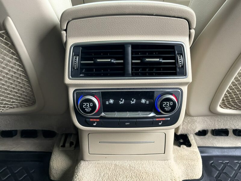 Audi Q7 7-Osobowa, 4x4, HAK, LED, Klima, Navi, Tempomat, Asystent, Wentyle,USB III (2015-)