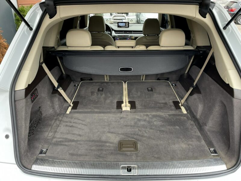 Audi Q7 7-Osobowa, 4x4, HAK, LED, Klima, Navi, Tempomat, Asystent, Wentyle,USB III (2015-)