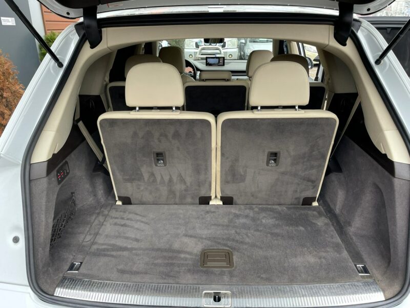 Audi Q7 7-Osobowa, 4x4, HAK, LED, Klima, Navi, Tempomat, Asystent, Wentyle,USB III (2015-)