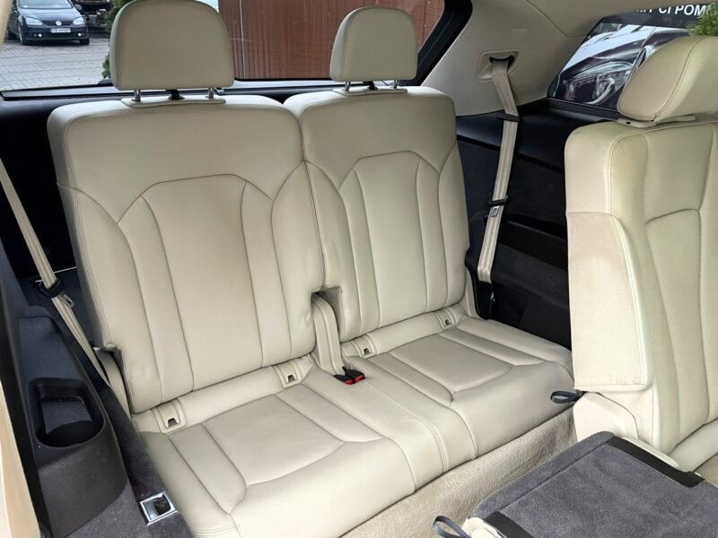 Audi Q7 7-Osobowa, 4x4, HAK, LED, Klima, Navi, Tempomat, Asystent, Wentyle,USB III (2015-)