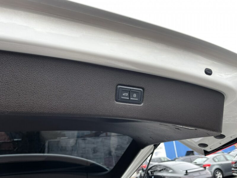 Audi Q7 7-Osobowa, 4x4, HAK, LED, Klima, Navi, Tempomat, Asystent, Wentyle,USB III (2015-)