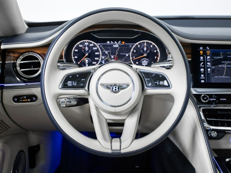 Bentley Continental Flying Spur V8. Gwarancja 04.2026. Bang & Olufsen. Head-Up. Masaże.