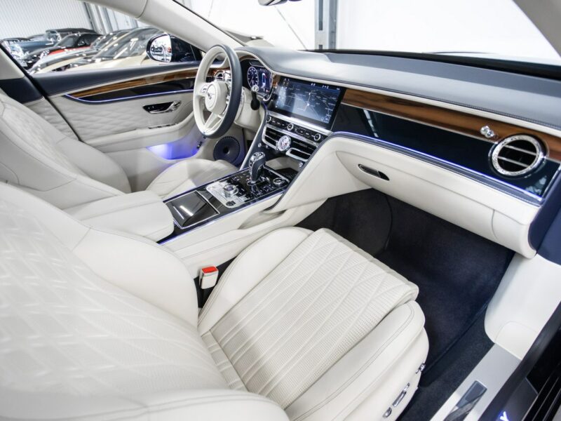 Bentley Continental Flying Spur V8. Gwarancja 04.2026. Bang & Olufsen. Head-Up. Masaże.