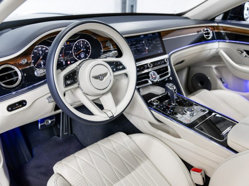 Bentley Continental Flying Spur V8. Gwarancja 04.2026. Bang & Olufsen. Head-Up. Masaże.