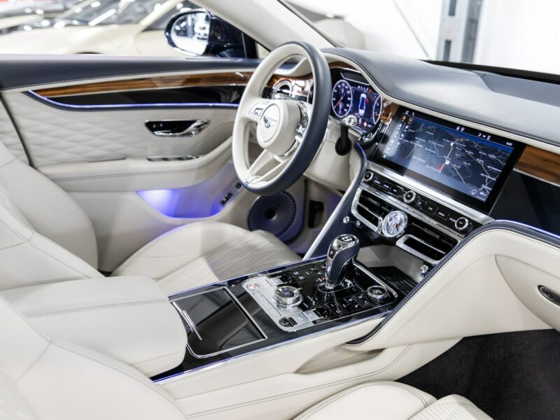 Bentley Continental Flying Spur V8. Gwarancja 04.2026. Bang & Olufsen. Head-Up. Masaże.