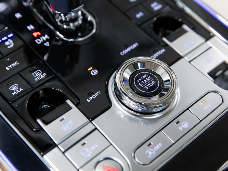 Bentley Continental Flying Spur V8. Gwarancja 04.2026. Bang & Olufsen. Head-Up. Masaże.
