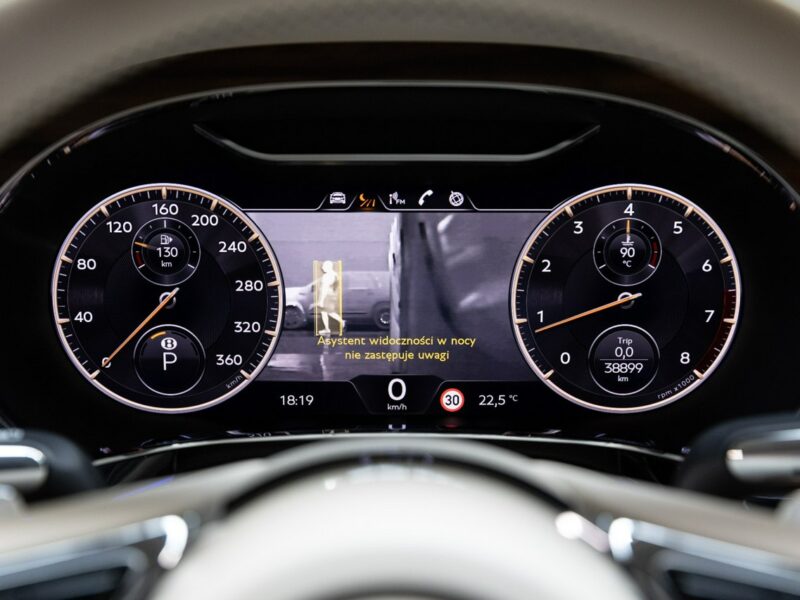 Bentley Continental Flying Spur V8. Gwarancja 04.2026. Bang & Olufsen. Head-Up. Masaże.