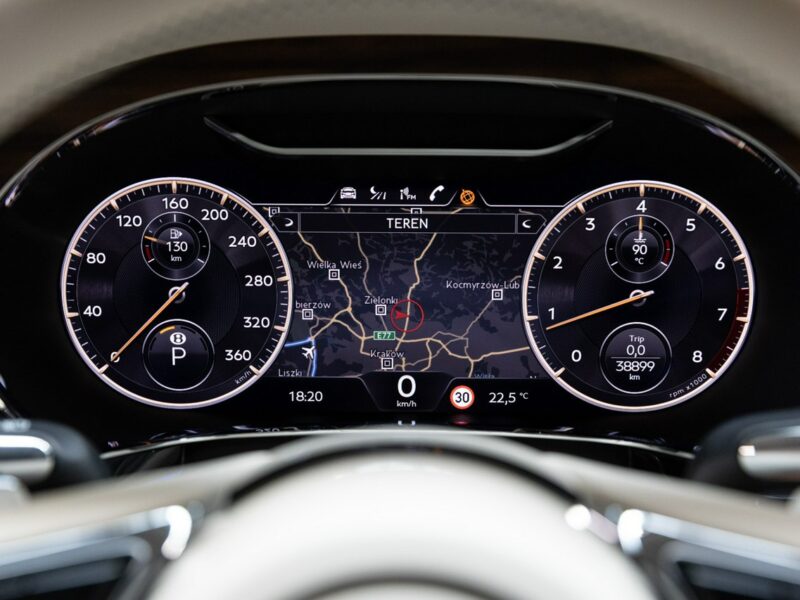 Bentley Continental Flying Spur V8. Gwarancja 04.2026. Bang & Olufsen. Head-Up. Masaże.