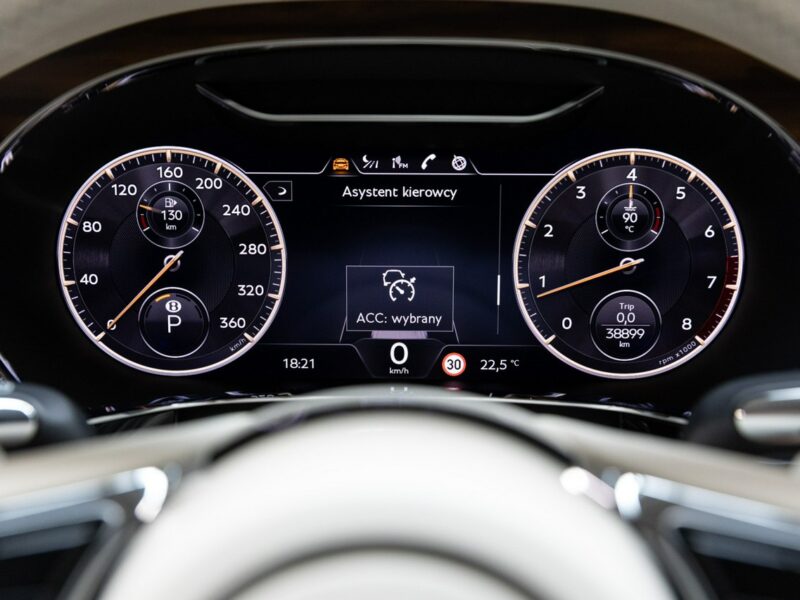 Bentley Continental Flying Spur V8. Gwarancja 04.2026. Bang & Olufsen. Head-Up. Masaże.