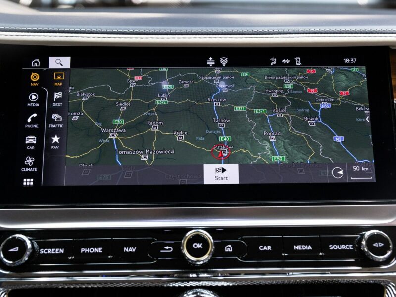 Bentley Continental Flying Spur V8. Gwarancja 04.2026. Bang & Olufsen. Head-Up. Masaże.