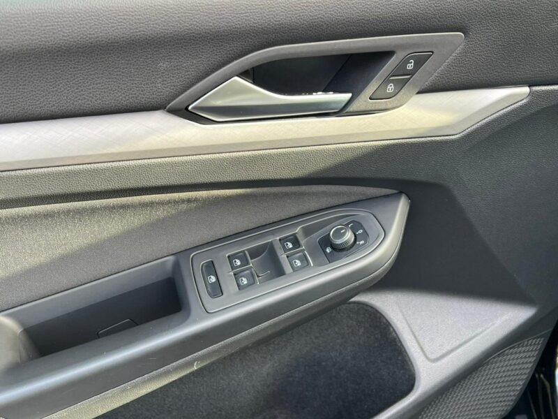 Volkswagen Golf 2.0TDI 150 Automat KeyLess Radar Navi CarPlay VIII (2020-)