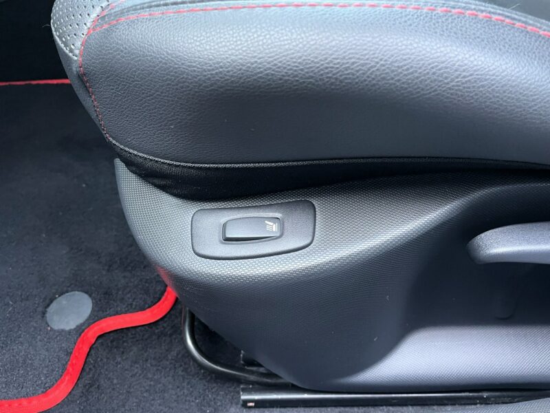 Renault Clio RS, LED, Klimatyzacja, Nawigacja, Tempomat,Podgrzewane Fotele,Bluetoth IV (2012-)