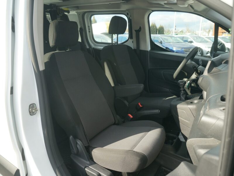 Opel Combo 1.5 CDTI/131 KM Cargo XL 2,4t Essential Salon PL Fvat 23% PO9SM29 E (2018-)