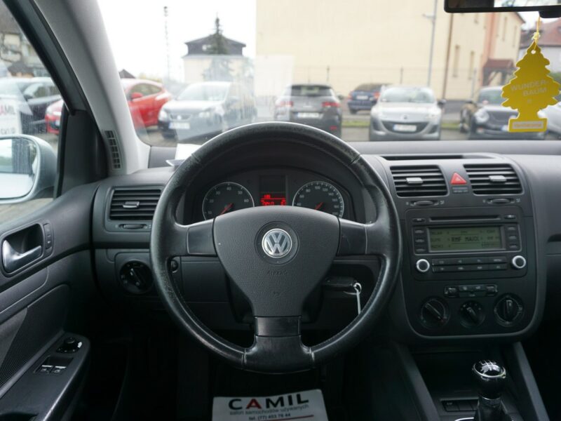 Volkswagen Golf z pełną historią serwisową, zarejestrowany, zadbany, ekonomiczny, V (2003-2008)