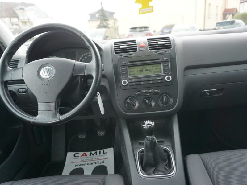 Volkswagen Golf z pełną historią serwisową, zarejestrowany, zadbany, ekonomiczny, V (2003-2008)