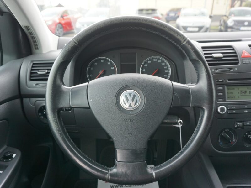 Volkswagen Golf z pełną historią serwisową, zarejestrowany, zadbany, ekonomiczny, V (2003-2008)