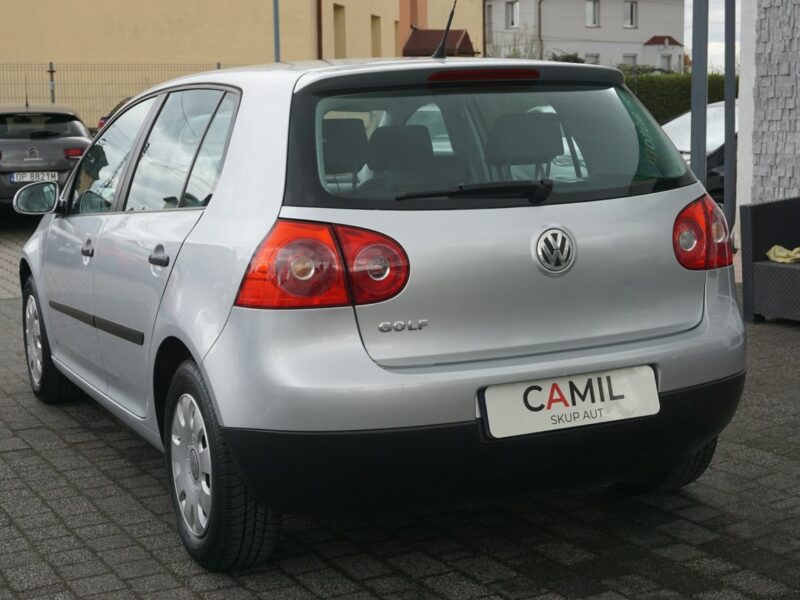 Volkswagen Golf z pełną historią serwisową, zarejestrowany, zadbany, ekonomiczny, V (2003-2008)