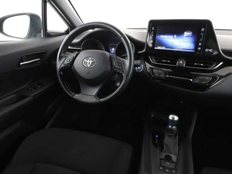 Toyota C-HR navi kamera Bluetooth klima-auto ACC