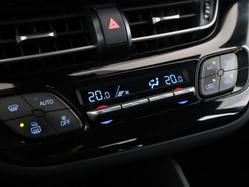 Toyota C-HR navi kamera Bluetooth klima-auto ACC