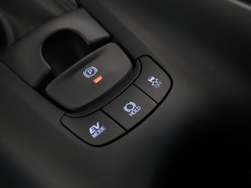 Toyota C-HR navi kamera Bluetooth klima-auto ACC