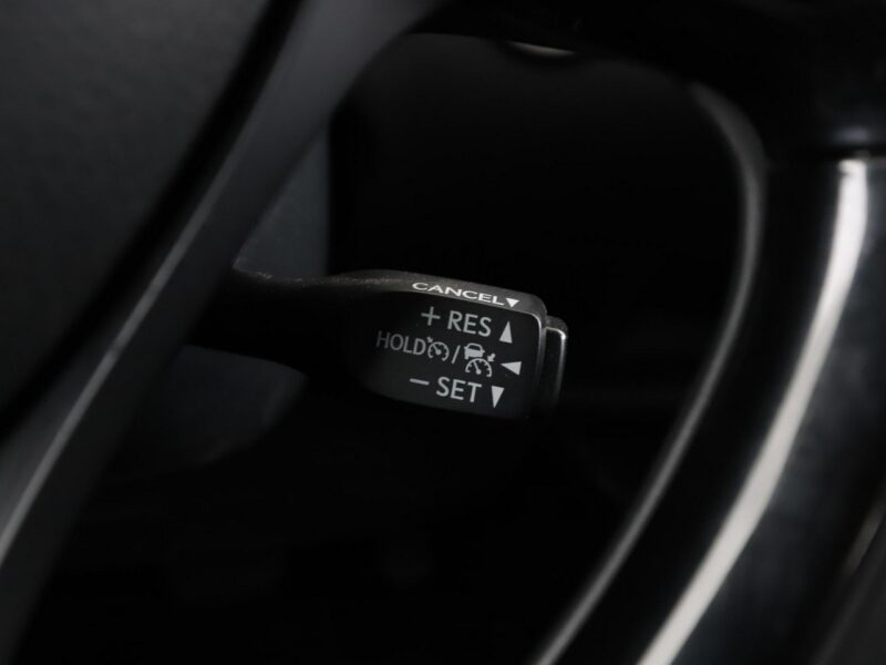 Toyota C-HR navi kamera Bluetooth klima-auto ACC