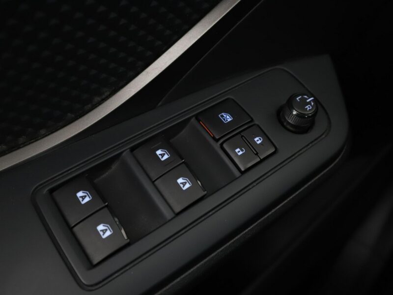 Toyota C-HR navi kamera Bluetooth klima-auto ACC