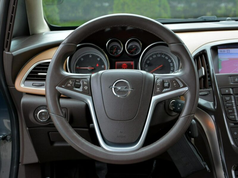Opel Astra LIFT Innovation Colour Radar ACC bi-Xenon Ledy Navi Skóry 2xParktr. J (2009-2019)