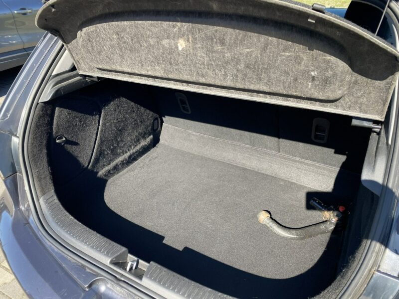 Mazda 3 Symboliczny przebieg gwarantowany, klimatronik, ESP, alufelgi, hak I (2003-2009)
