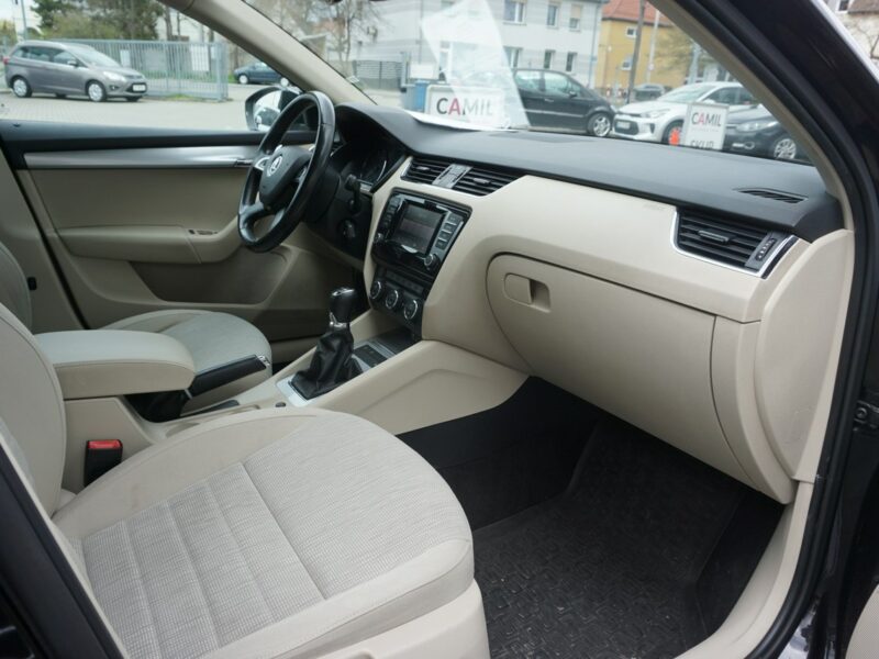 Škoda Octavia zarejestrowany, ubezpieczony, polski salon, I rej. maj 2015 III (2013-)