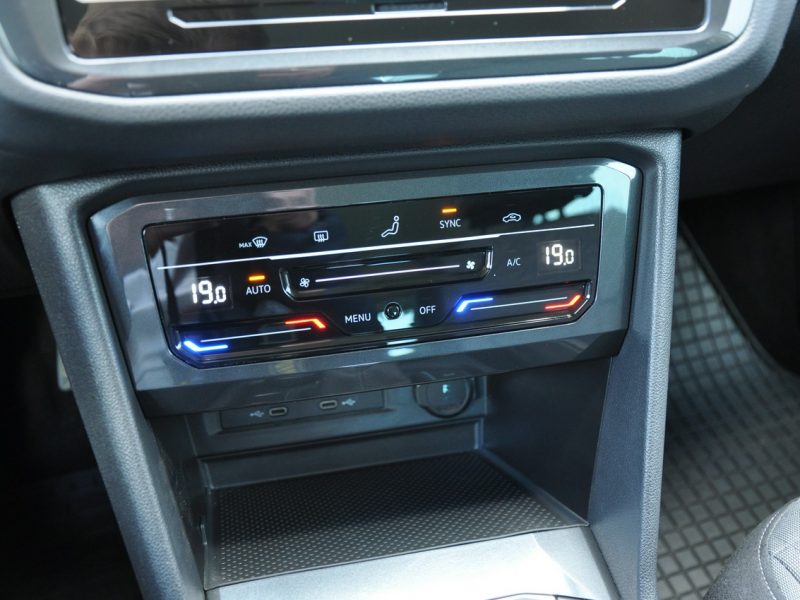 Volkswagen Tiguan 2.0TDI 150KM DSG 4Motion Life Temp.Aktywny Czujniki SalonPL 1wł II (2016-2024)
