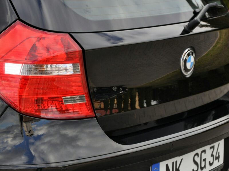 BMW 120 2.0d(143KM)*Lift*Grzane Fotele*Klimatyzacja*Parktronik*I Wł*Alu16"ASO E87 (2004-2013)