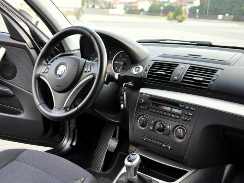BMW 120 2.0d(143KM)*Lift*Grzane Fotele*Klimatyzacja*Parktronik*I Wł*Alu16"ASO E87 (2004-2013)