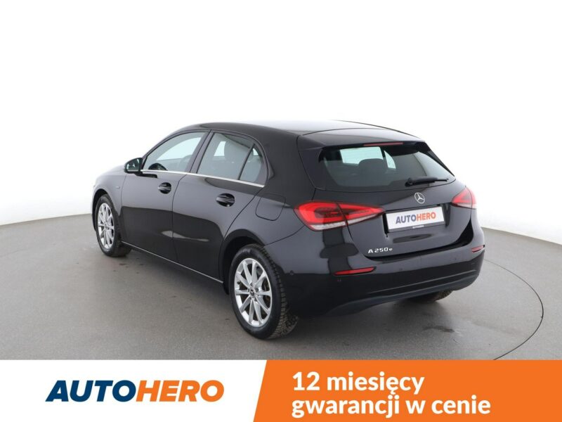 Mercedes A 250 PHEV 250e automat skóra navi kamera grzane fotele ACC LED W177 (2018-)