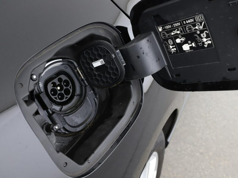 Mercedes A 250 PHEV 250e automat skóra navi kamera grzane fotele ACC LED W177 (2018-)