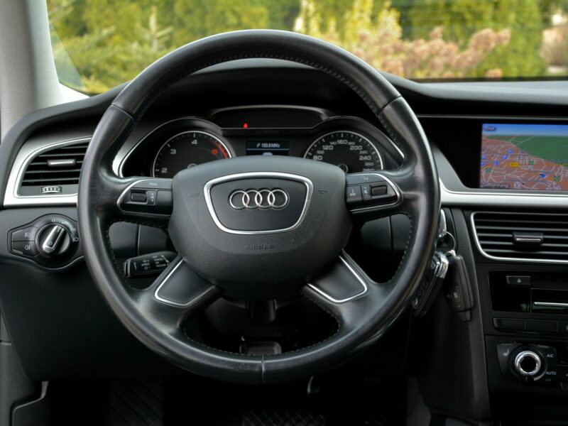Audi A4 Lift S-line BLiS Ledy Navi MMi BI-Xenon*Pamiec Foteli*ASO AUDI* B8 (2007-2015)