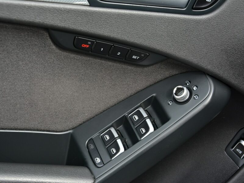 Audi A4 Lift S-line BLiS Ledy Navi MMi BI-Xenon*Pamiec Foteli*ASO AUDI* B8 (2007-2015)
