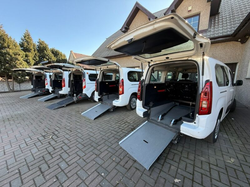 Opel Combo Life Combo do przewozu Niepełnosprawnych inwalida rampa Model 2021 PFRON 2018-