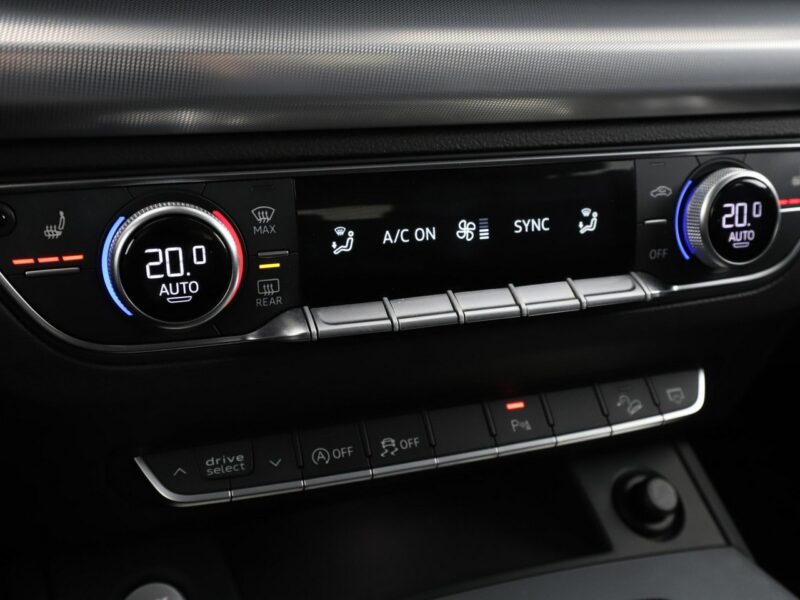 Audi Q5 Sport quattro S-tronic virtual alcantara climatronic-3stref. navi grza 8R (2008-)