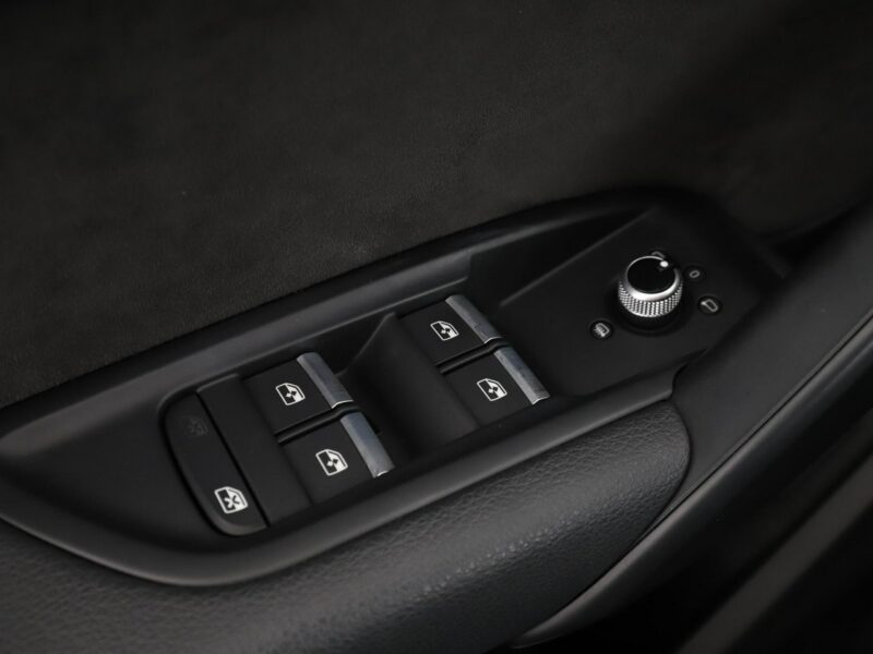 Audi Q5 Sport quattro S-tronic virtual alcantara climatronic-3stref. navi grza 8R (2008-)